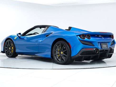 Certified 2022 Ferrari F8 Tributo RWD image 8