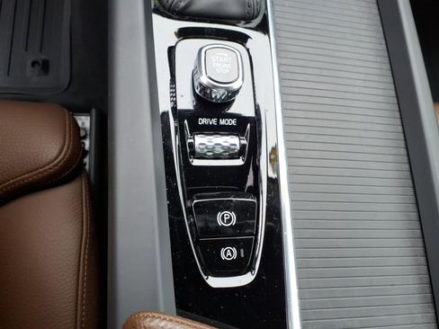 Used 2019 Volvo XC60 T5 Momentum w/ Premium Package image 25