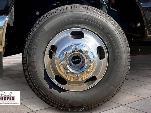 New 2025 Ford F350 Lariat w/ Lariat Ultimate Package image 11