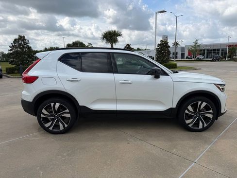 Used 2023 Volvo XC40 B5 Plus AWD/4WD image 6