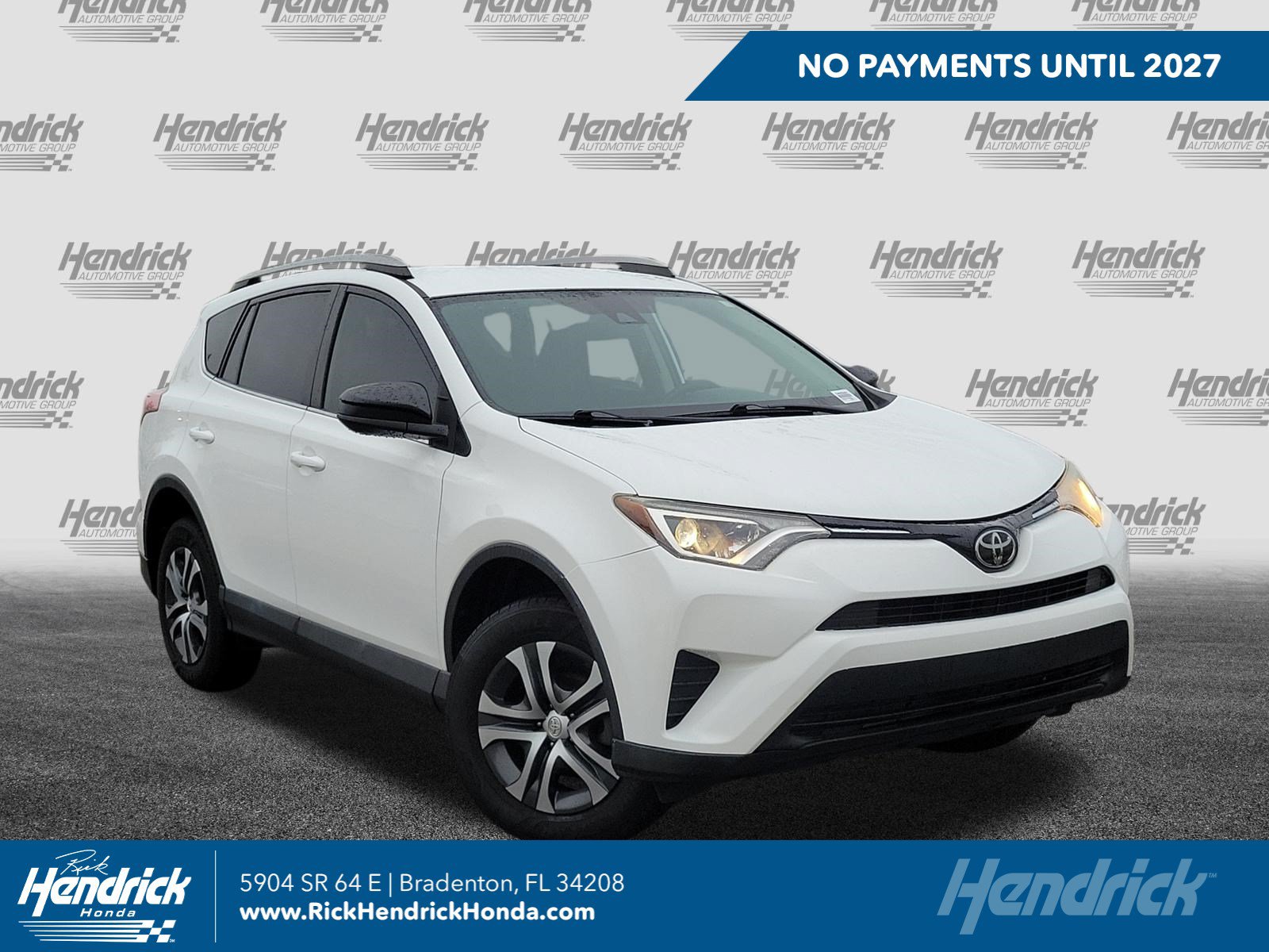 Used 2018 Toyota RAV4 LE FWD image 1