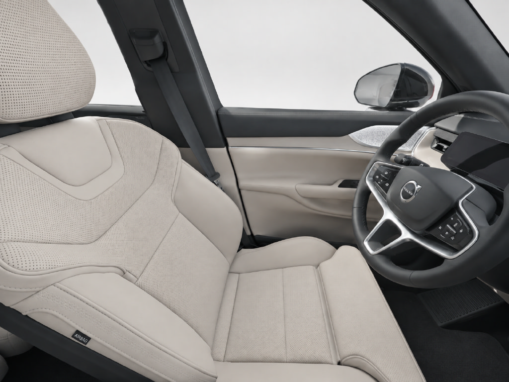 Certified 2025 Volvo EX90 Ultra AWD/4WD image 10
