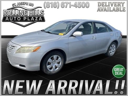 Used 2009 Toyota Camry XLE FWD image 1