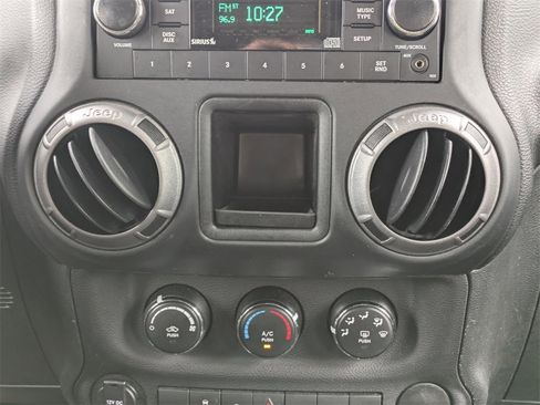 Used 2018 Jeep Wrangler Unlimited Sport w/ Connectivity Group image 27