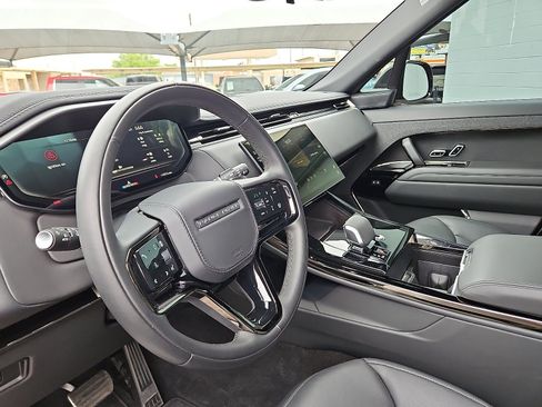 Used 2025 Land Rover Range Rover Sport Dynamic SE AWD/4WD image 10
