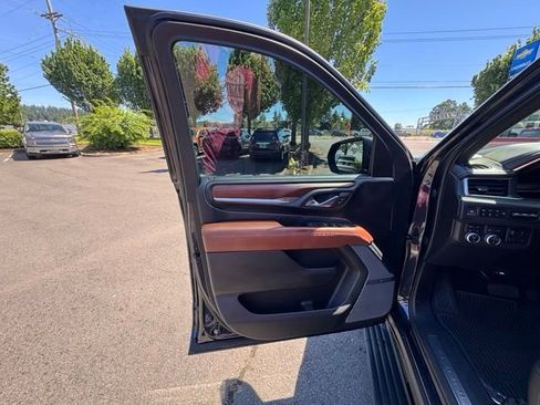 Used 2023 GMC Yukon Denali Ultimate AWD/4WD image 17