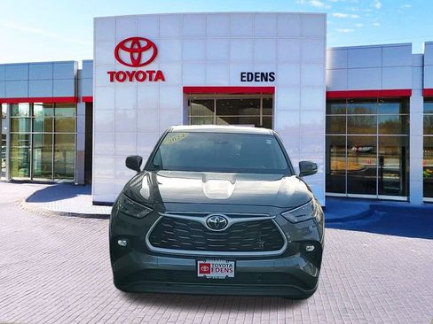 Used 2024 Toyota Highlander LE image 12