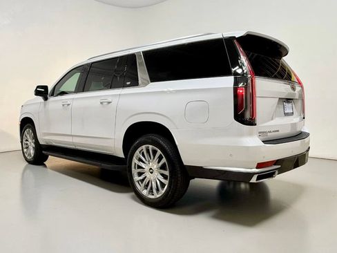 Used 2022 Cadillac Escalade ESV Premium Luxury AWD/4WD image 18