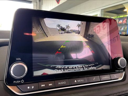 Used 2025 Nissan Rogue SV FWD image 12
