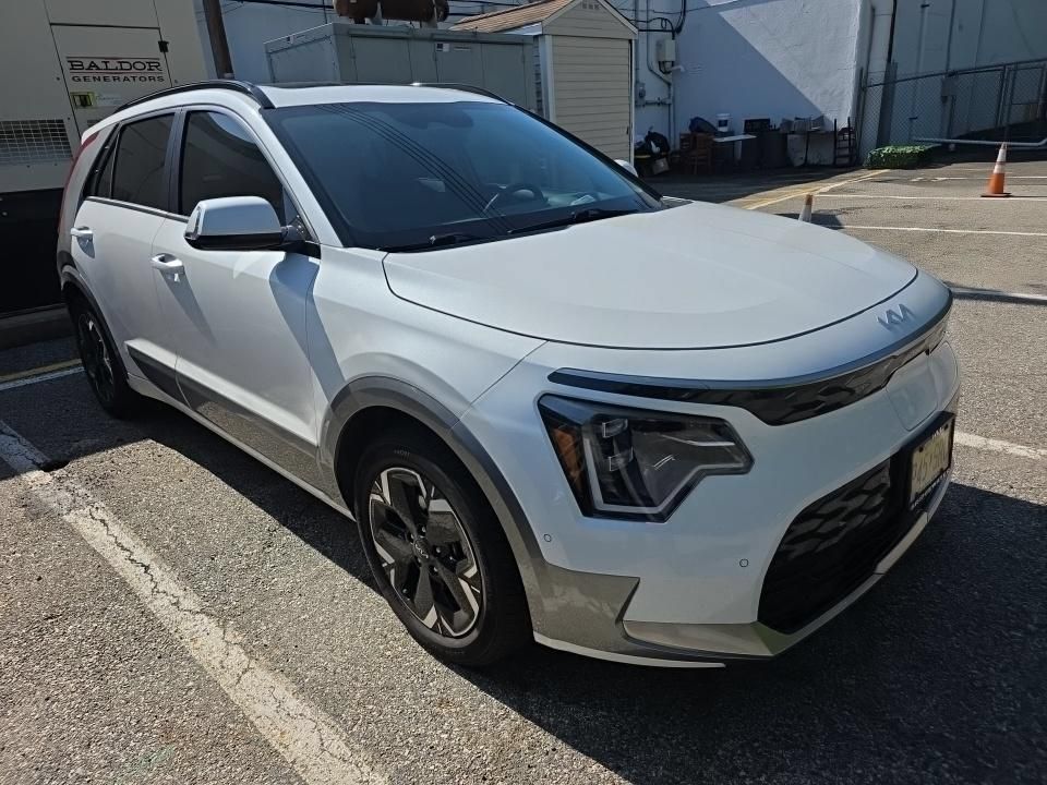 Certified 2023 Kia Niro Wave FWD image 1
