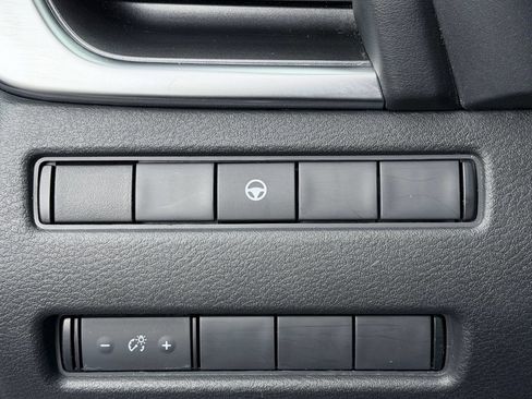 Used 2021 Nissan Rogue SV image 11