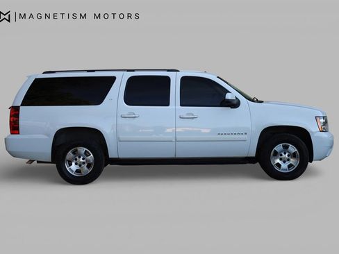 Used 2008 Chevrolet Suburban LT w/ LT Preferred Equipment Group image 2