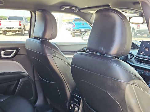 Used 2025 Jeep Compass Limited AWD/4WD image 17