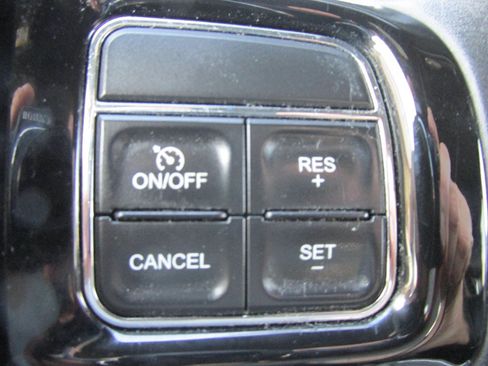 Used 2017 Dodge Grand Caravan SXT FWD image 14