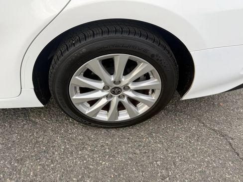 Used 2020 Toyota Camry LE image 9