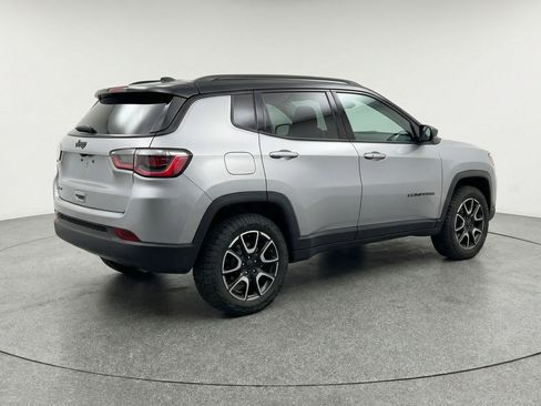 Used 2025 Jeep Compass Trailhawk AWD/4WD image 9