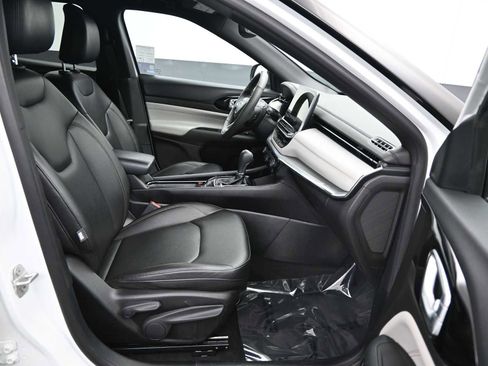 Used 2024 Jeep Compass Limited image 11