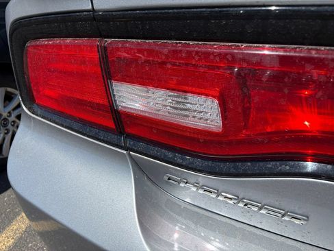 Used 2011 Dodge Charger SE RWD image 12