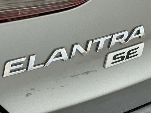 Used 2017 Hyundai Elantra SE FWD image 23