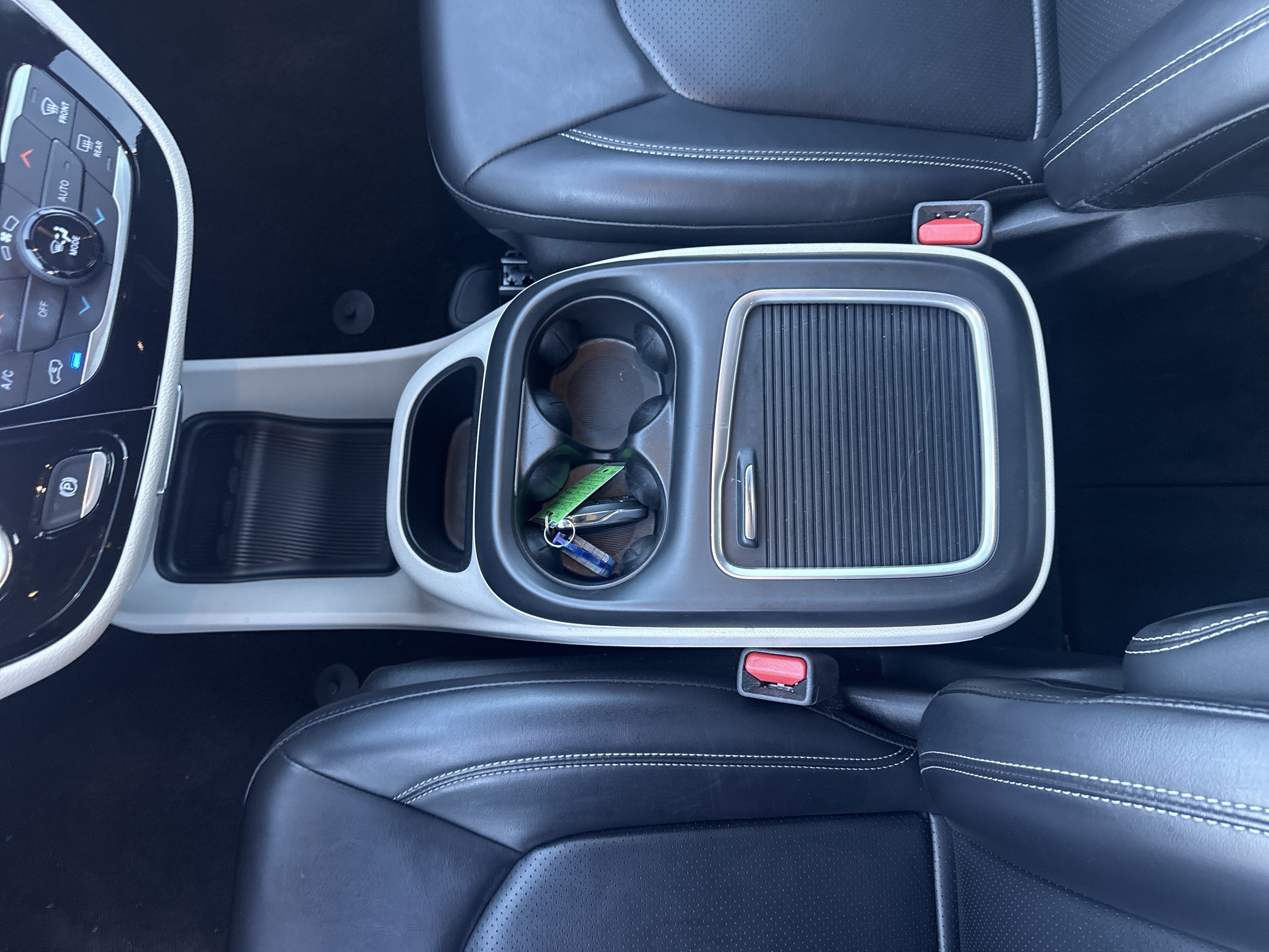 Used 2023 Chrysler Pacifica Touring-L w/ Uconnect Theater Family Group AWD/4WD image 30