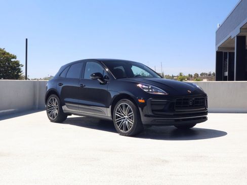 Certified 2024 Porsche Macan AWD/4WD image 7
