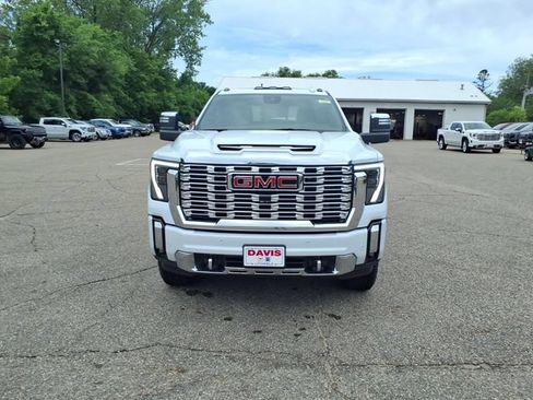 New 2026 GMC Sierra 3500 Denali w/ Denali Reserve Package AWD/4WD image 9