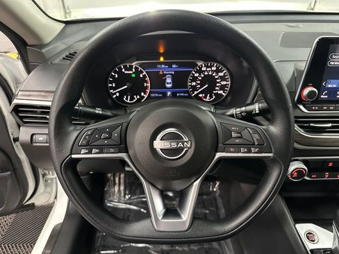 Used 2025 Nissan Altima 2.5 SV AWD/4WD image 14