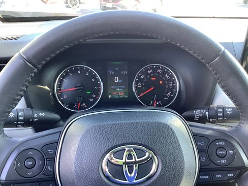 Used 2022 Toyota RAV4 XLE Premium image 15