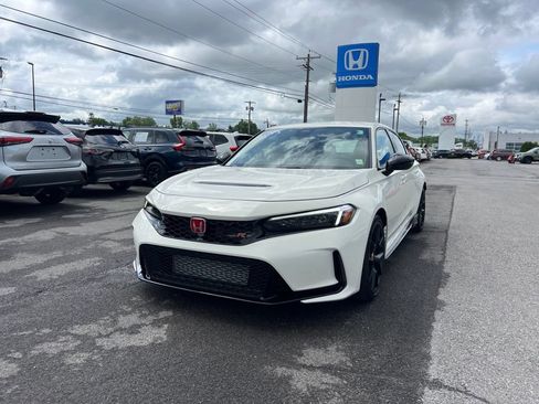 Used 2025 Honda Civic Type R image 1