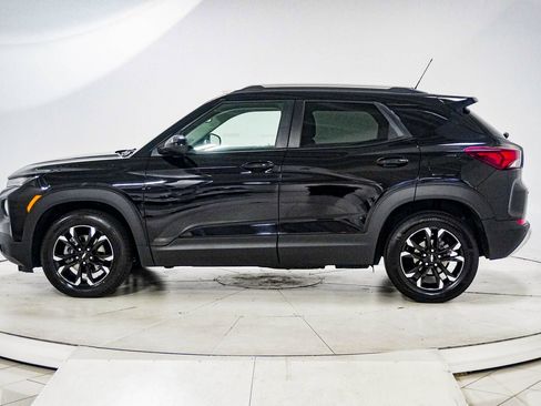 Used 2022 Chevrolet TrailBlazer LT w/ Convenience Package FWD image 4