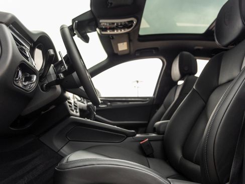 New 2026 Porsche Macan image 24