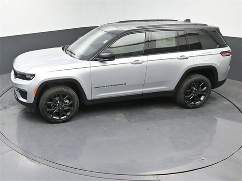 New 2025 Jeep Grand Cherokee Limited image 26