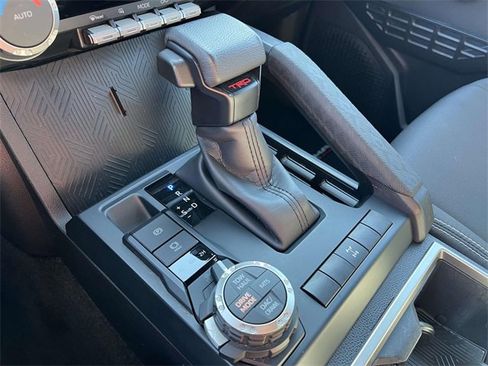 Used 2024 Toyota Tacoma TRD Off-Road image 28
