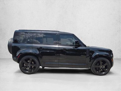 Used 2023 Land Rover Defender 110 X-Dynamic SE AWD/4WD image 4