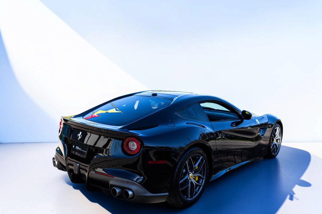 Used 2014 Ferrari F12 Berlinetta RWD image 2
