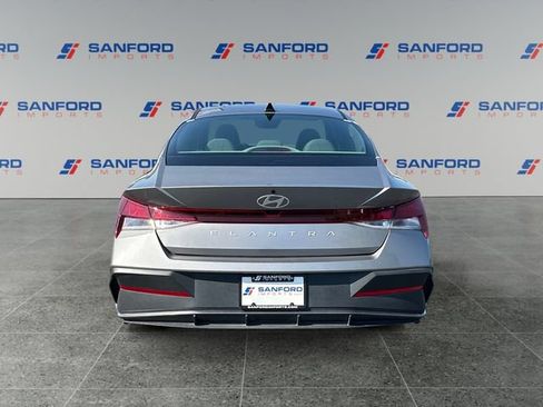 Used 2024 Hyundai Elantra SEL FWD image 4