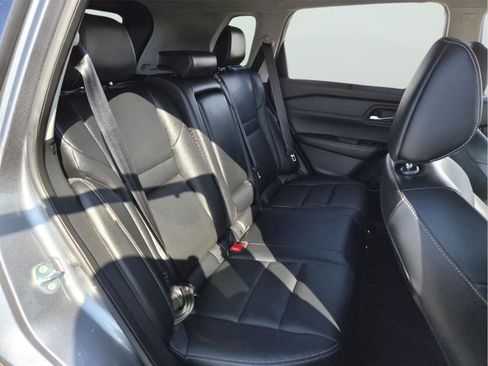 Used 2023 Nissan Rogue SL w/ SL Premium Package image 16