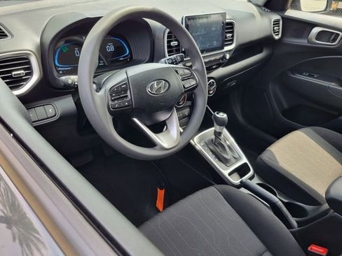 Certified 2026 Hyundai Venue SE FWD image 5