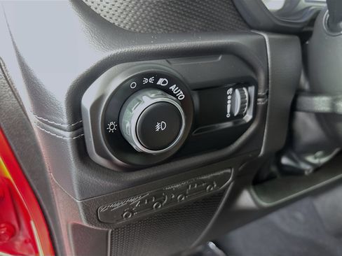 Used 2025 Jeep Wrangler Unlimited Rubicon AWD/4WD image 10