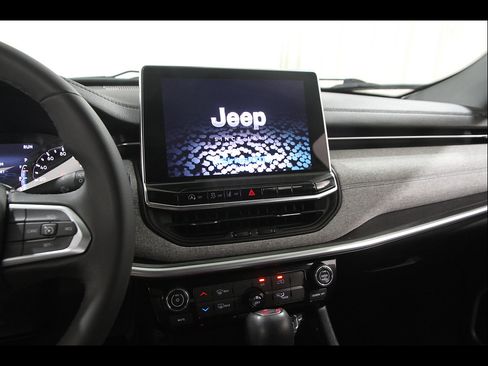Used 2023 Jeep Compass Latitude AWD/4WD image 9