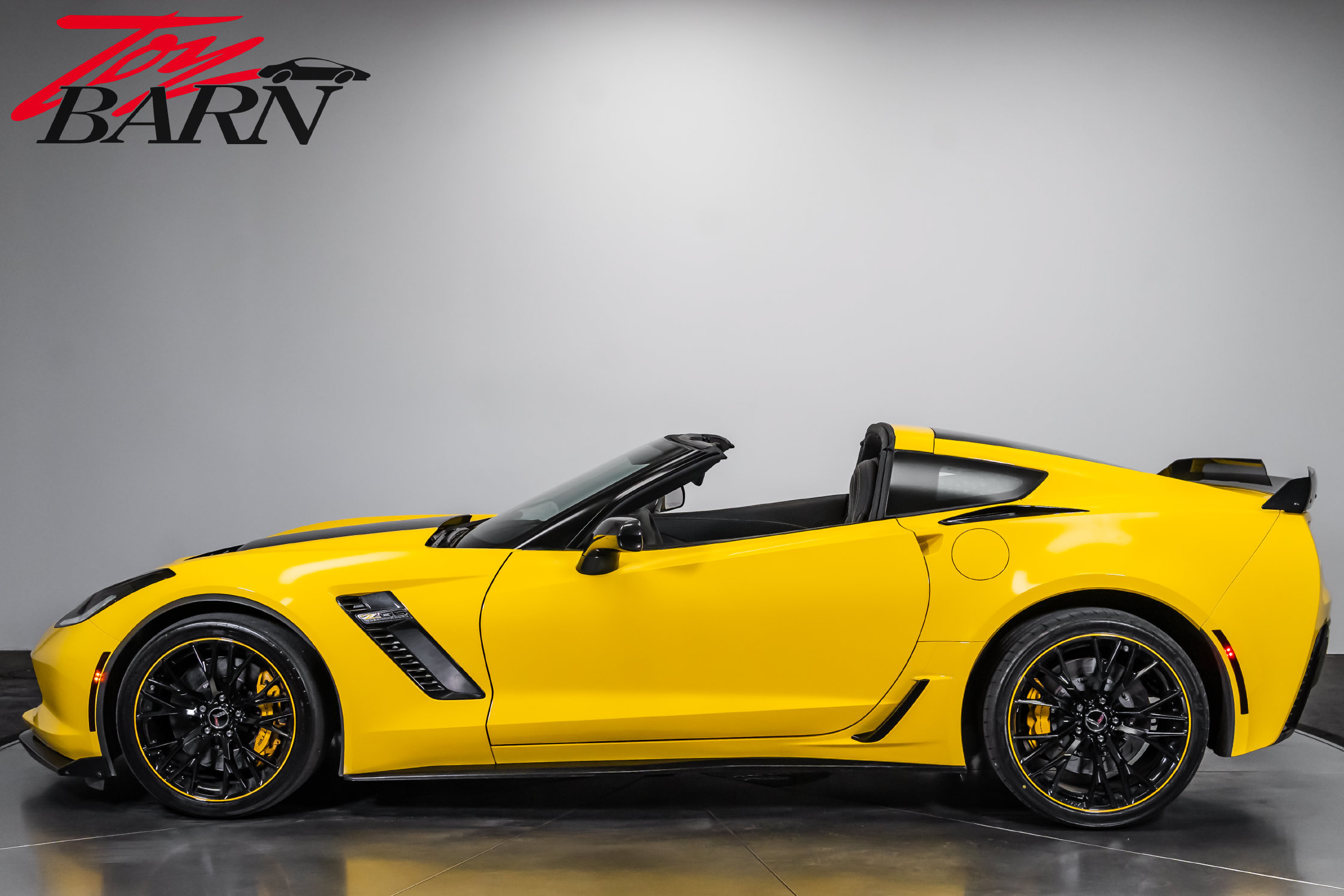 Used 2016 Chevrolet Corvette Z06 w/ 3LZ Preferred Equipment Group RWD image 2