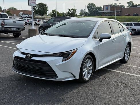 Used 2026 Toyota Corolla LE w/ LE Premium Package FWD image 11