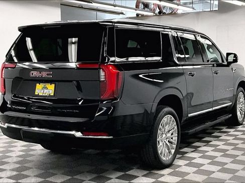 Used 2025 GMC Yukon XL Elevation w/ Elevation Premium Package AWD/4WD image 13
