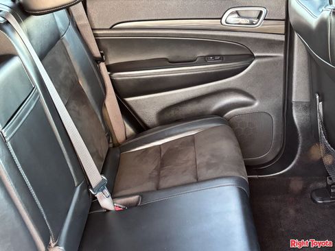 Used 2019 Jeep Grand Cherokee Altitude AWD/4WD image 13