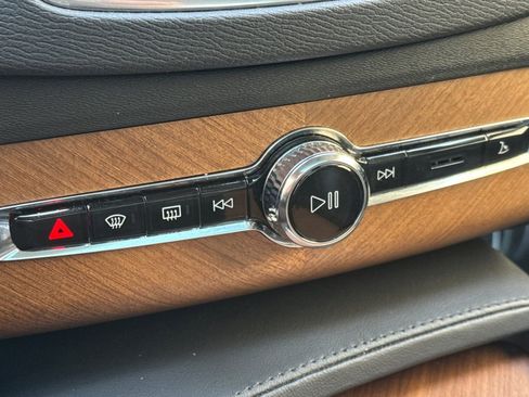 Used 2023 Volvo XC90 T8 Plus w/ Protection Package Premier image 22