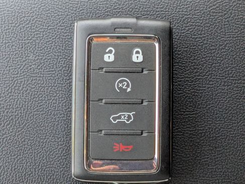 Used 2025 Jeep Grand Cherokee Altitude AWD/4WD image 33