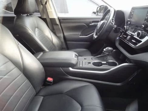 Used 2021 Toyota Highlander XLE image 9