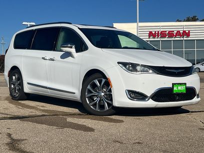 Used 2018 Chrysler Pacifica Limited w/ Tire & Wheel Group