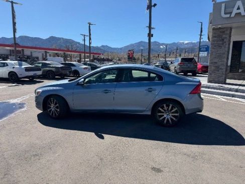 Used 2018 Volvo S60 T5 Inscription Platinum w/ Climate Package AWD/4WD image 9