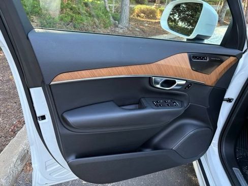 Used 2024 Volvo XC90 T8 Plus w/ Protection Package Premier AWD/4WD image 17